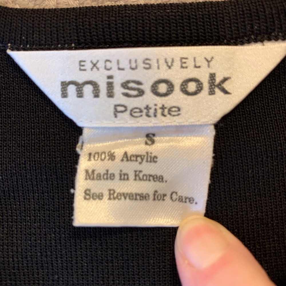 EUC Tank: V-Neck, Knit, Black, Exclusively Misook, Finely Ribbed - Picture 6 of 11